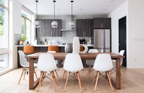 Atlantic House | Urban Designer Retreat with Rooftop Deck & Fireplace