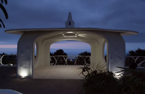La Perdoma House | Elegant Villa Cesar Manrique with Oceanfront Pool & Spa