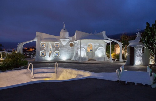 La Perdoma House | Elegant Villa Cesar Manrique with Oceanfront Pool & Spa