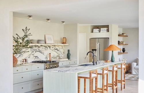 Barnes Landing House | Stylish Designers Home in Amagansett with Pool & Breakfast