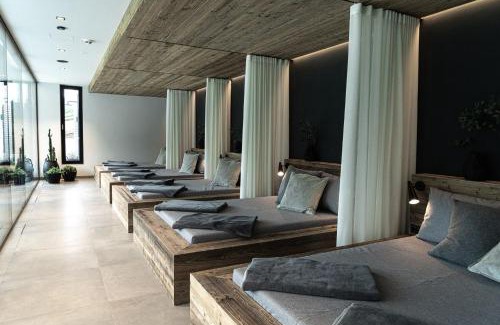 Sankt Veit im Pongau Hotel | Pet-Friendly Retreat at Sonnhof by Vitus Winkler - 4 Stars