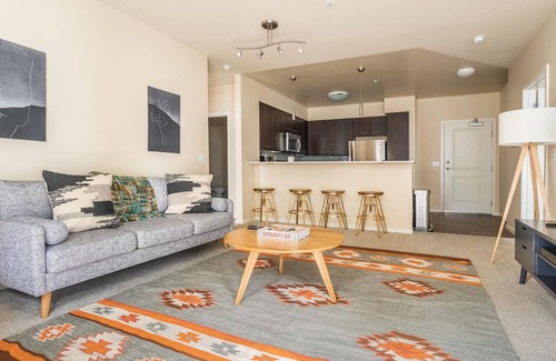 Mercer Island Apartment | Desirable 2BR Condo on Mercer Island w/ Amenities