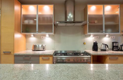 Praia del Rei Villa | Elegant V6: Ocean View, Pet Friendly & Pool Access