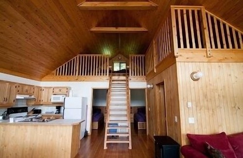 Powell River Cabin | Pet-Friendly Desolation Resort with Spa and Hot Tub