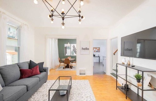 Appleton House | Explore Destination Downtown: Family-Friendly 2 Bed Retreat