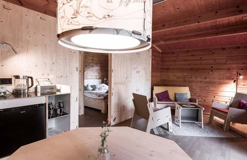 Ernzen Apartment | Cozy Destinature Log Cabin with Ocean View for 4 Guests