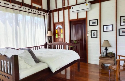 Wat Ko Hotel | Pet-Friendly Destiny Home Stay with Breakfast & Kitchen Access
