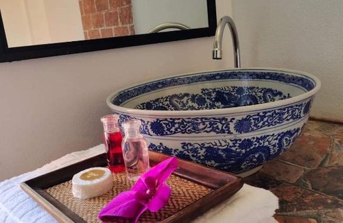 Wat Ko Hotel | Pet-Friendly Destiny Home Stay with Breakfast & Kitchen Access