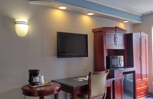 West Kissimmee Hotel | Enjoy Comfort at Destiny Palms Hotel Maingate West