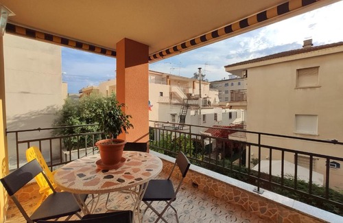 Segur de Calafell Apartment | Oceanfront Desvalls: 4-Star, Perfect for Families!