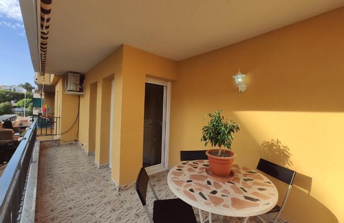 Segur de Calafell Apartment | Oceanfront Desvalls: 4-Star, Perfect for Families!