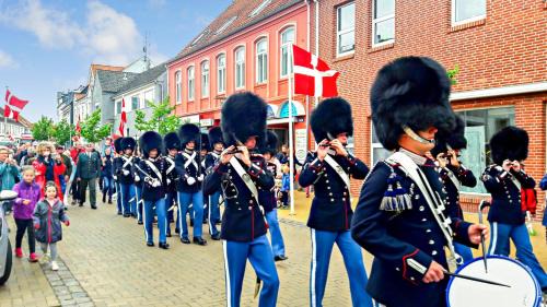 Grasten Hotel | Discover Det Gamle Rådhus: Family-Friendly Comfort Awaits