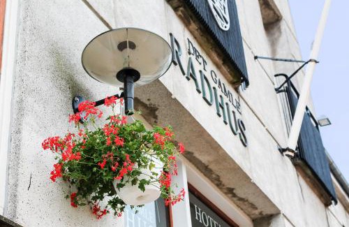 Grasten Hotel | Discover Det Gamle Rådhus: Family-Friendly Comfort Awaits