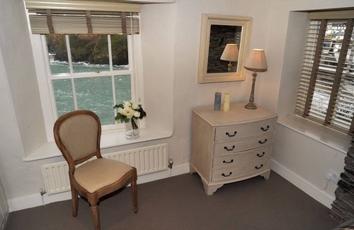 Port Isaac Cottage | Charming 2 Bedroom Cottage with Ocean View Above Port Isaac