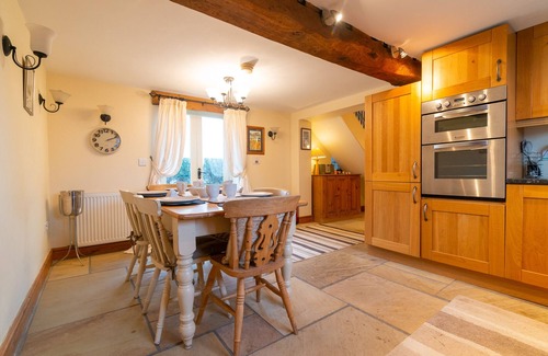 Nantwich House | Family-Friendly 3-Bed Barn in Burland, Pets Welcome