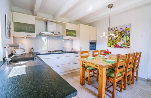 Colmegna House | Beautiful 3-Bedroom House with Private Pool & Lake View