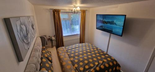 Leicester House | Detached 3 Bedroom House in Leicester with Private Parking