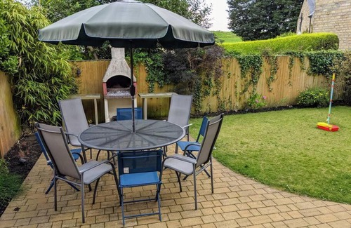 Stainland House | 4 Bedroom Home with High Guest Ratings and Family Focus