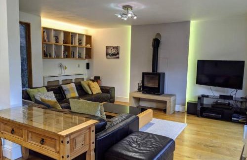 Stainland House | 4 Bedroom Home with High Guest Ratings and Family Focus