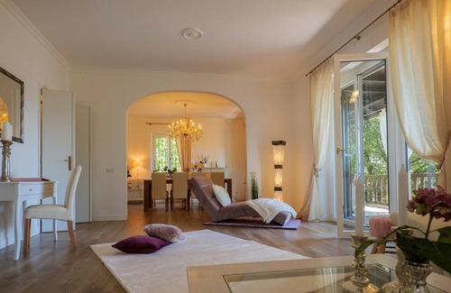 Laveno House | Detached 9½ room house with terrace, garden pond and fitness room