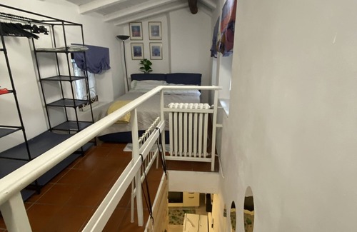 Intra Bed & Breakfast | Cozy Apartment with Terrace, Steps from the Lake