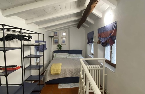 Intra Bed & Breakfast | Cozy Apartment with Terrace, Steps from the Lake