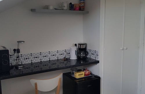 Beaute Baltard Apartment | Cozy Attic Room with Spa Access in Secure Building