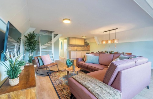 Susteren House | Comfortable Bungalow with 3 Bedrooms and a Terrace