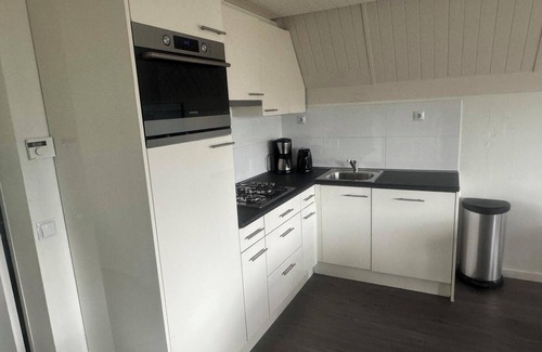 Susteren House | Comfortable Bungalow with 3 Bedrooms and a Terrace