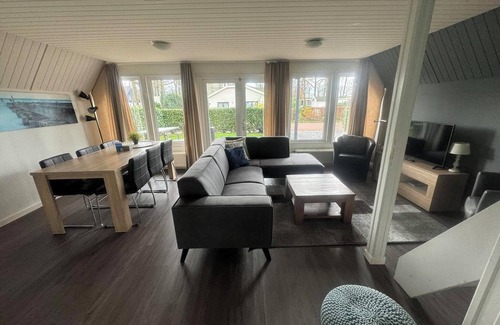 Susteren House | Comfortable Bungalow with 3 Bedrooms and a Terrace