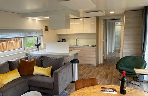 Biddinghuizen House | Inviting 2-Bedroom Chalet with Pet-Friendly Amenities