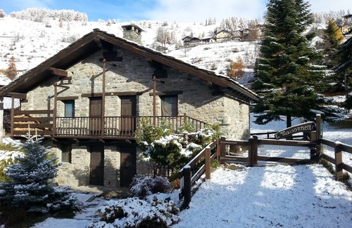 Brengon Ski Chalet | Scenic Chalet Retreat with Spa and 9.8/10 Guest Rating