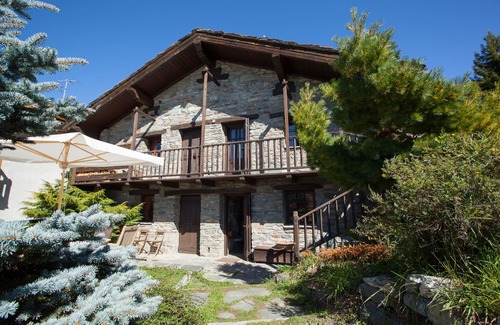 Brengon Ski Chalet | Scenic Chalet Retreat with Spa and 9.8/10 Guest Rating