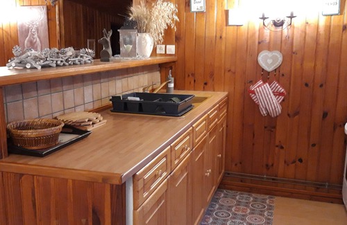 Broc House | Cozy Chalet with Pool, BBQ Area & Family-Friendly Fun