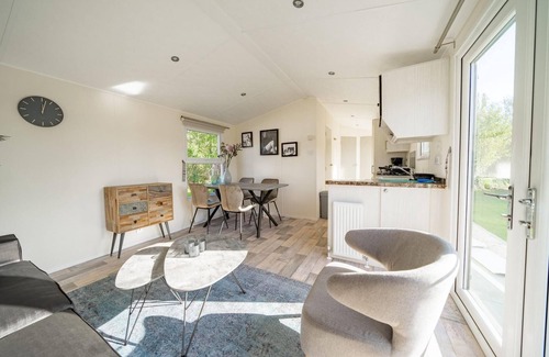 Linden House | Cozy Two-Bedroom Chalet with Kitchen & Pet-Friendly Amenities