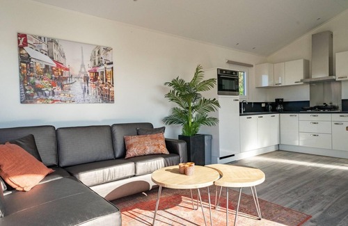 Linden House | Cozy Two-Bedroom Chalet with Kitchen and Pet-Friendly Options