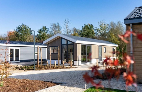 Linden House | Cozy Two-Bedroom Chalet with Kitchen and Pet-Friendly Options