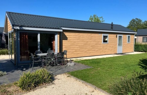 Linden House | Cozy Two-Bedroom Chalet with Kitchen and Pet-Friendly Options