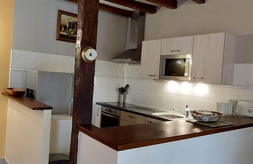 Val d’Erdre-Auxence Cottage | Scenic Country House with Private Fishing Pond & Pet Friendly