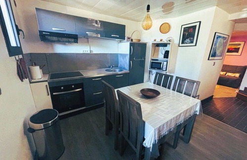 Les Avirons Apartment | Idyllic Cottage with Ocean Views and Private Terraces