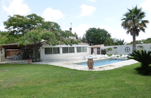 La Farlede Villa | Private Oceanfront Villa with Pool and Pet-Friendly Amenities