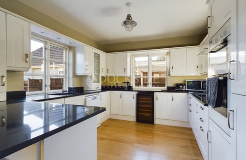 Rochester House | Convenient Getaway Near Wedding Venues and Rochester