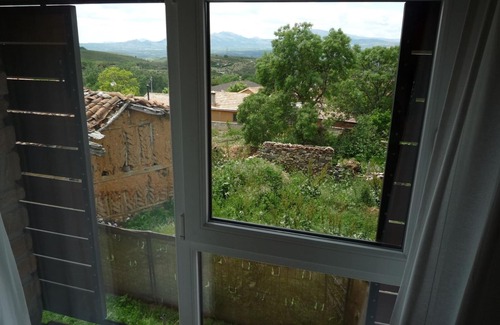 Berzosa del Lozoya Cottage | Garden Retreat: Guest Rated 10/10 with Pool and Spa