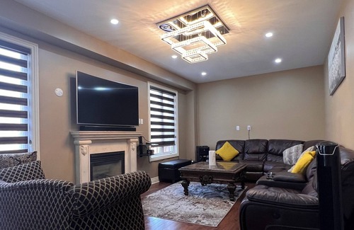 Brampton House | Convenient Detached House Near Amenities and Highway