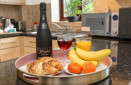 Milton Keynes House | Modern Detached House in Central MK with Parking & Wifi