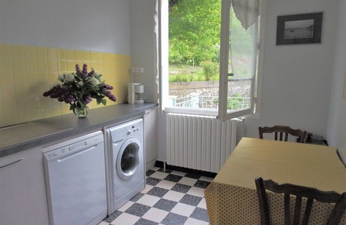 Sisteron House | Idyllic Detached House with Private Pool & Pet-Friendly Stay