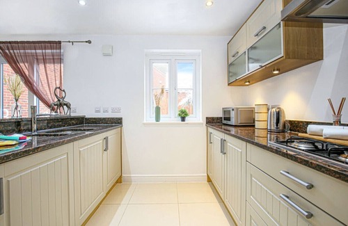 Deanshanger House | Family-Friendly Detached House in Deanshanger, Milton Keynes