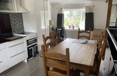 Darenth House | Ideally Located House with Pool, Ocean View & Pet-Friendly