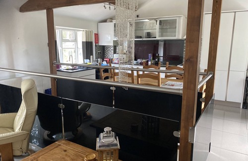 Darenth House | Ideally Located House with Pool, Ocean View & Pet-Friendly