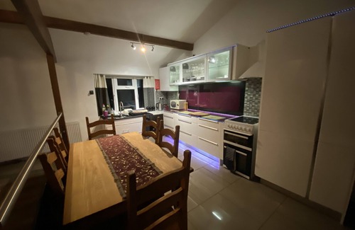 Darenth House | Ideally Located House with Pool, Ocean View & Pet-Friendly